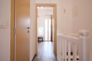 Gallery image of Τhe Red dooR in Megali Ammos +29 photos