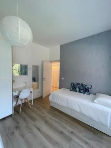 Postel nebo postele na pokoji v ubytování Pit Stop Apartment 2K23 - MXP - Busto Arsizio