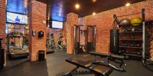 Fitness centrum a/nebo fitness zařízení v ubytování Studio Haven in Hollywood