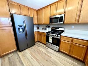 Dapur atau dapur kecil di Beautiful West Sacramento Home
