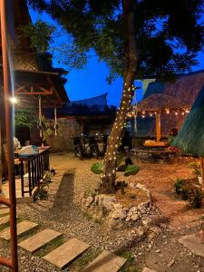 Zahrada ubytování Moalboal Panagsama beach TopBudz Hostel