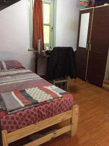 a bedroom with a bed and a desk and a cabinet at Tinta Roja Residencia Estudiantil in Buenos Aires