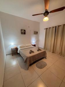 a bedroom with a bed and a ceiling fan at Casa Céntrica con Quincho in Esquina