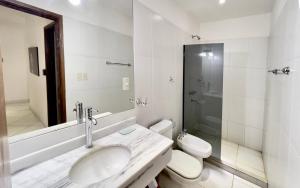 a white bathroom with a sink and a toilet at Duplex Ycua San Carlos, Luque - a 10 minutos de Aeropuerto in Luque +5 photos