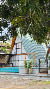 Budova, kde se penzion – hostinec nachází + 18 fotografií