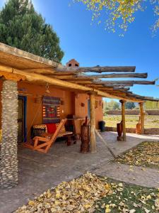 a building with a wooden roof and a table at El Retorno in Calingasta