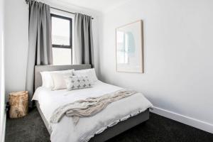 a bedroom with a bed and a window at Belle Maison - Glenelg, Cafe, Family, Beach in Glenelg