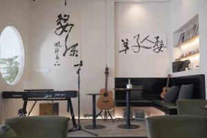 Posezení v ubytování 婺源枫树底下民宿 Under The Maple Tree + 37 fotografií