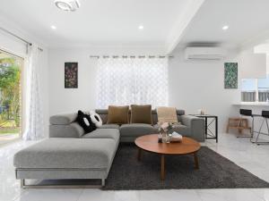 Zona de estar de Thorneside seaside dream home near the blue sea