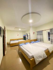 Katil atau katil-katil dalam bilik di 05 Đoàn Thị Điểm Hotel