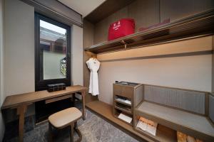 Palanda nebo palandy na pokoji v ubytování Song Hotel Chengdu Qingcheng