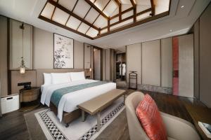 Postel nebo postele na pokoji v ubytování Song Hotel Chengdu Qingcheng