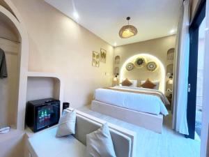 Кровать или кровати в номере Scala Villas With Private Pool Yogyakarta
