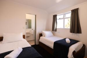 Postel nebo postele na pokoji v ubytování Haka House Taupo