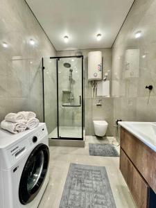 Bilik mandi di A-Six Apartment ЖК Достар
