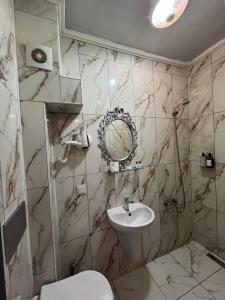 A bathroom at Class Hotel