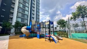 Ο χώρος παιχνιδιού για παιδιά στο 121 Residences by manatidur Near One Utama