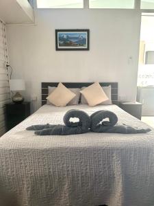 Letto o letti in una camera di Furnished Modern Unit Great Location Labasa Jumanzuls Abode