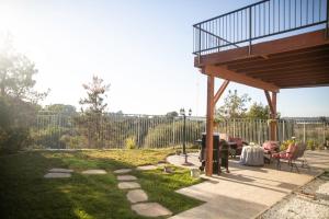 Μπαλκόνι ή βεράντα στο Hillside Retreat with StunningView in Castro Valley