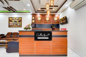 a bar at a hair salon with a counter at Super Collection O Tirumala Road Near Alipiri in Tirupati