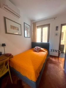 A bed or beds in a room at Casa Paola nel Chianti