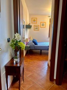A bed or beds in a room at Casa Paola nel Chianti