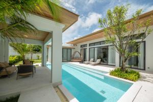 Piscina de la sau aproape de Mouana Breeze Maikhao 3-bedroom Pool Villa 9917