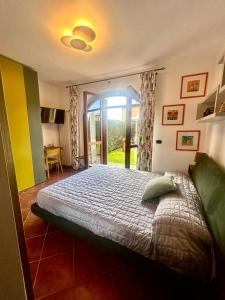 A bed or beds in a room at Casa Paola nel Chianti