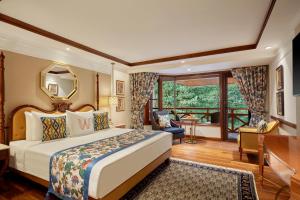 Welcomhotel by ITC Hotels, Pine N Peak, Pahalgam客房内的一张或多张床位