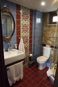 Koupelna v ubytování Archontiko Emmanouilidi Suites