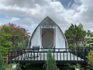 Κήπος έξω από το Sa Đéc Glamping
