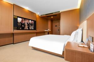 TV a/nebo společenská místnost v ubytování May Joys Hotel
