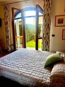 A bed or beds in a room at Casa Paola nel Chianti