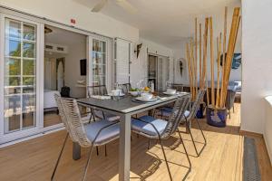 a dining room with a table and chairs at Luxurious apartment in Puente Romano, Marbella (Golden Mile) in Marbella +41 photos