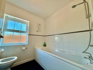 Galeriebild der Unterkunft 5BR 3BA Home Sleeps 10 in Hook in Hook + 3 Fotos