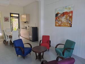 a room with chairs and a table and a kitchen at Georgetown vintage garden 5pax 2BR Homestay in George Town +4 photos