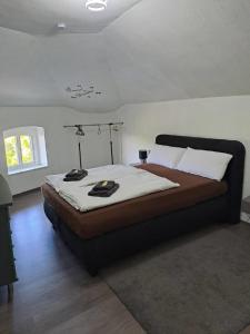 a bedroom with a large bed in a room at Apartment am Hauptbahnhof Minden in Minden