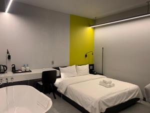 Postel nebo postele na pokoji v ubytování A In Hotel Atistar