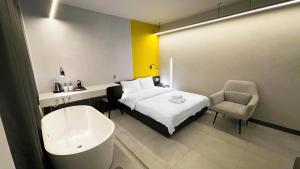 Postel nebo postele na pokoji v ubytování A In Hotel Atistar