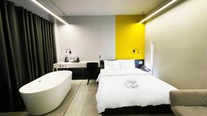 Postel nebo postele na pokoji v ubytování A In Hotel Atistar