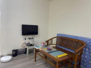 TV a/nebo společenská místnost v ubytování KB Guesthouse