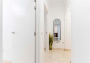 a hallway with a mirror and a plant at La Casita del Muelle 50 m Sea-Apartamento cerca Aeropuerto Tenerife Sur-Los Abrigos in Los Abrigos +22 photos
