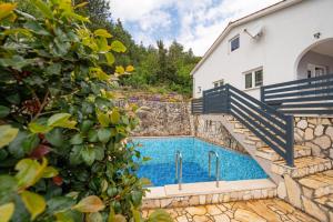 Bazén v ubytovaní Villa Paradiso in Plomin - Istrien alebo v jeho blízkosti