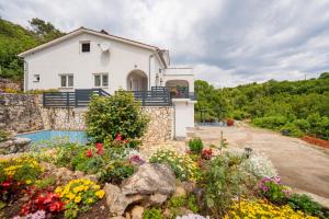 Bazén v ubytovaní Villa Paradiso in Plomin - Istrien alebo v jeho blízkosti