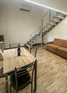 a living room with a table and a couch at Casina Miriano in Castiglione del Lago