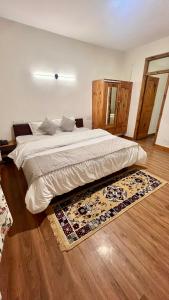 Katil atau katil-katil dalam bilik di Tourist Hotel 10 minutes walking distance from the mall