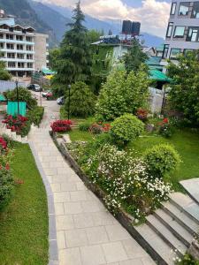 Pemandangan gunung umum atau pemandangan gunung yang diambil dari hotel
