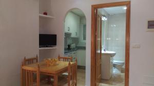 Koupelna v ubytování Apartamentos Berlin + 37 fotografií
