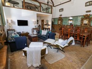 Μια τηλεόραση ή/και κέντρο ψυχαγωγίας στο Chetwynd Lodge