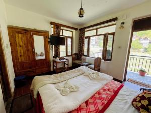 Katil atau katil-katil dalam bilik di Tourist Hotel 10 minutes walking distance from the mall